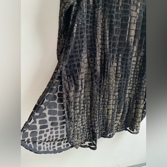 Alfani Black and Gold Textured Top Size 1X - Picture 7 of 9